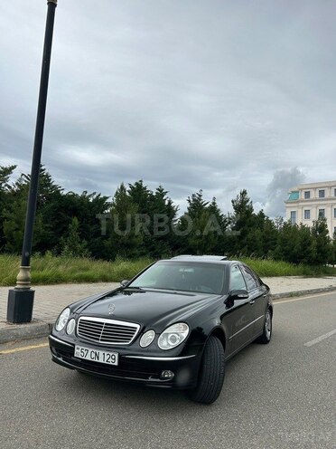 Mercedes E 240-1
