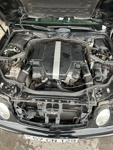 Mercedes E 240-11