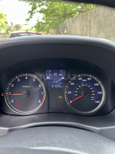 Hyundai Accent-13