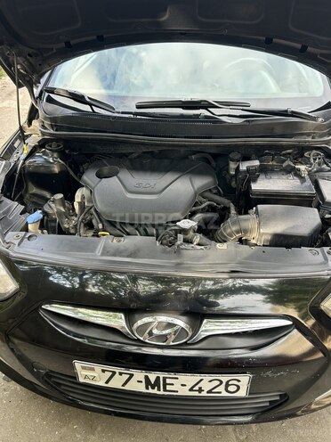 Hyundai Accent-12