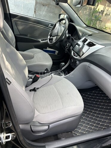 Hyundai Accent-7