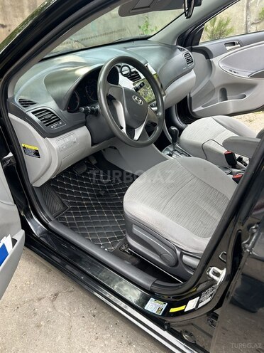 Hyundai Accent-14