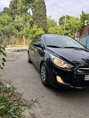 Hyundai Accent-5