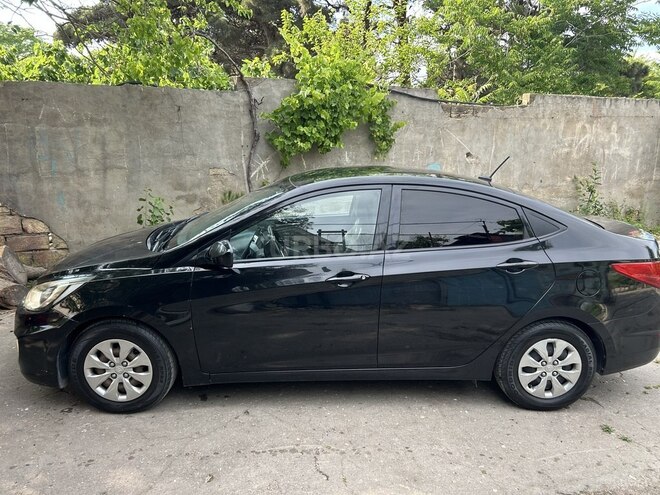 Hyundai Accent-3