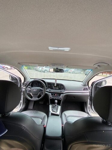 Hyundai Elantra-14