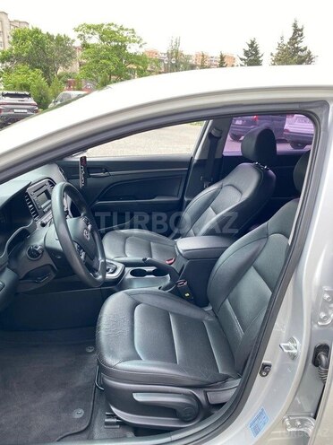 Hyundai Elantra-11