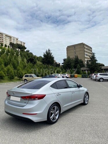Hyundai Elantra-5