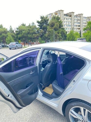 Hyundai Elantra-15