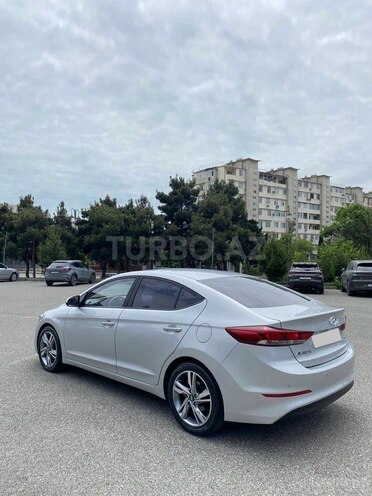 Hyundai Elantra-6