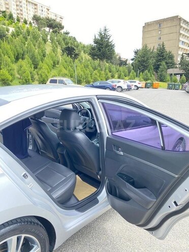 Hyundai Elantra-16