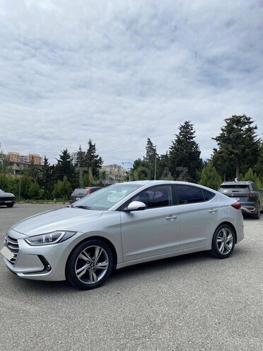 Hyundai Elantra-4