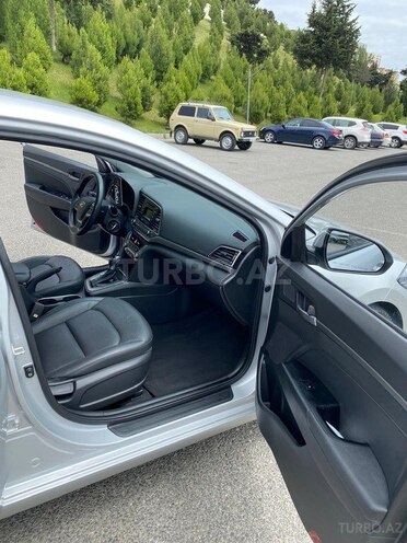 Hyundai Elantra-13