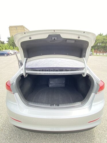 Hyundai Elantra-10