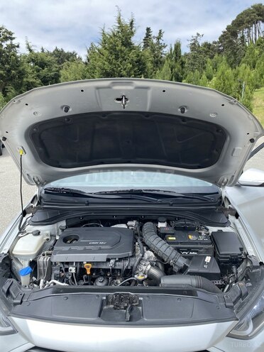 Hyundai Elantra-18