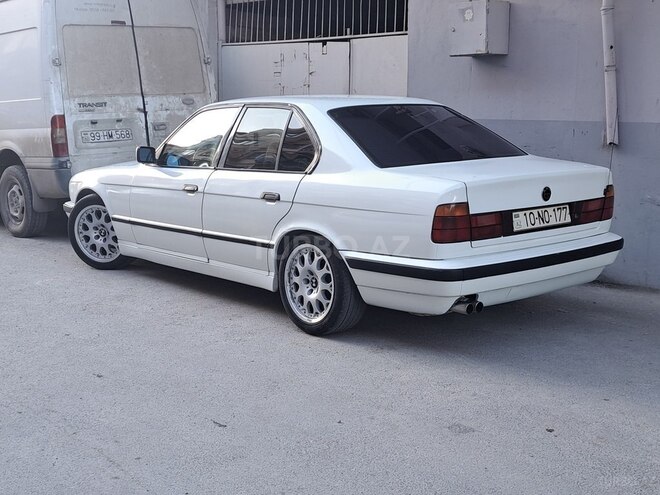 BMW 525-12