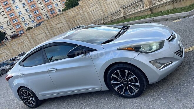 Hyundai Elantra-2