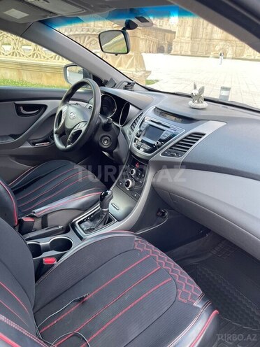 Hyundai Elantra-7