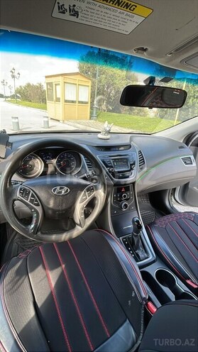 Hyundai Elantra-9