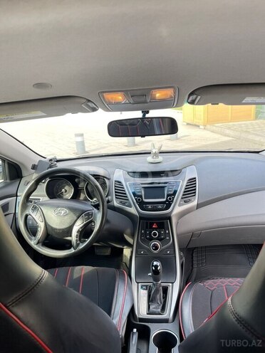 Hyundai Elantra-6