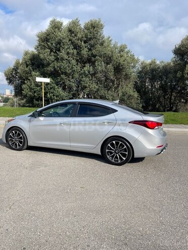 Hyundai Elantra-4