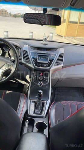 Hyundai Elantra-12