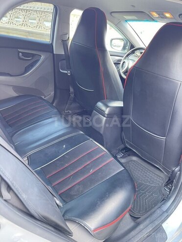 Hyundai Elantra-8