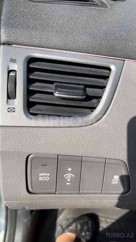 Hyundai Elantra-14
