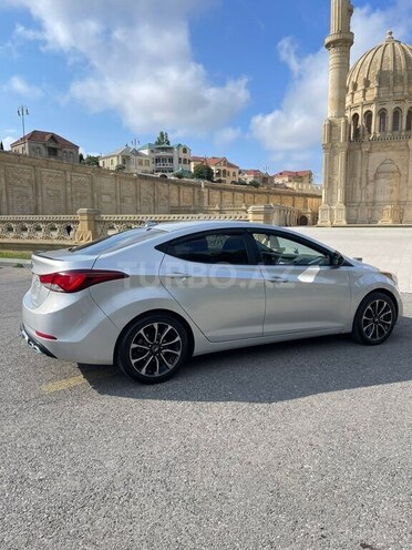 Hyundai Elantra-5