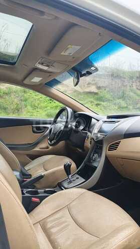 Hyundai Elantra-4