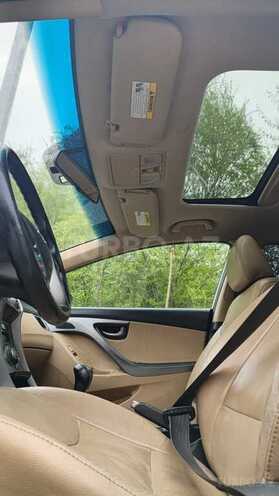 Hyundai Elantra-8