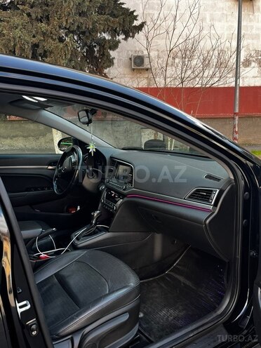 Hyundai Elantra-6