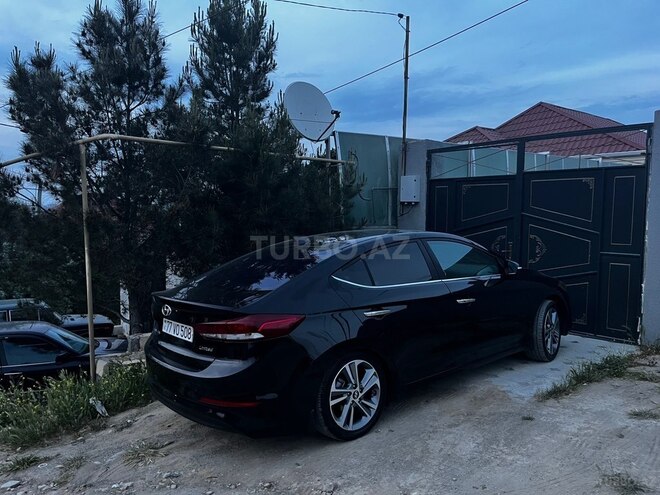 Hyundai Elantra-3