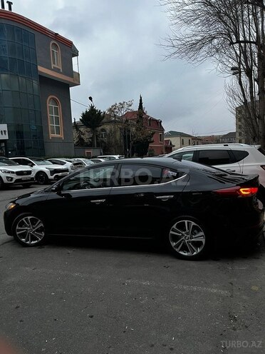 Hyundai Elantra-9