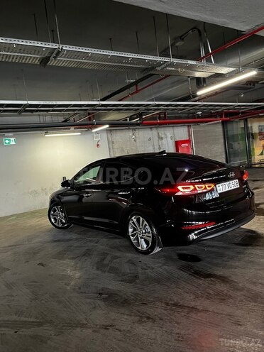 Hyundai Elantra-11
