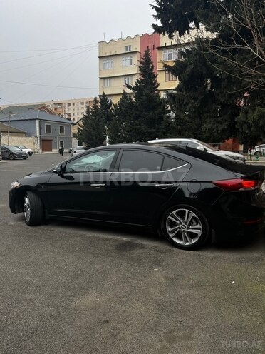 Hyundai Elantra-12