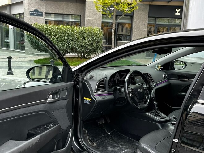 Hyundai Elantra-16