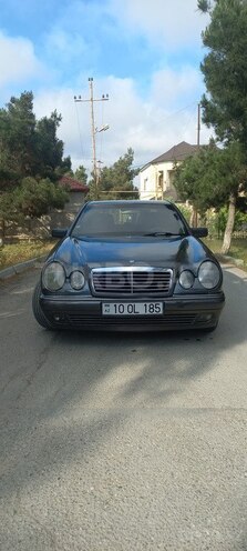 Mercedes E 200-1