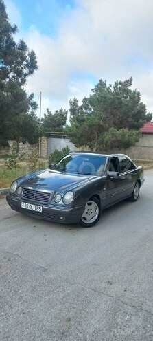 Mercedes E 200-4