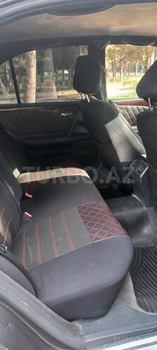 Mercedes E 200-11