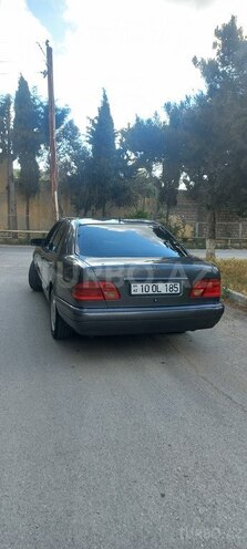 Mercedes E 200-5