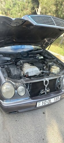 Mercedes E 200-10