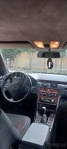 Mercedes E 200-8