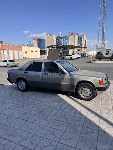 Mercedes 190-5