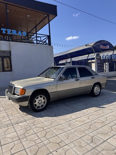 Mercedes 190-4