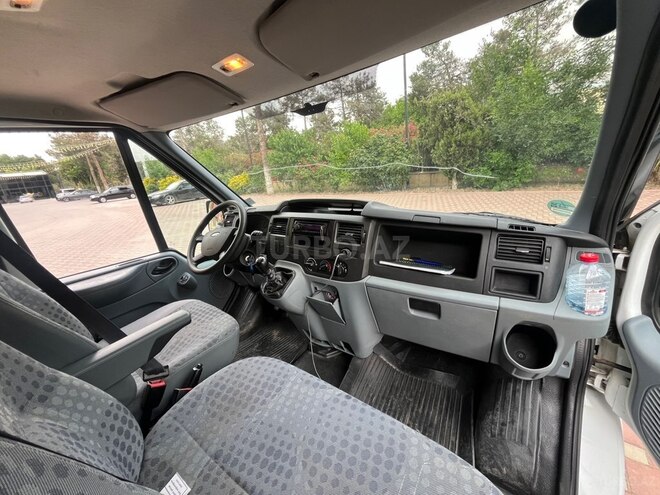 Ford Transit-5