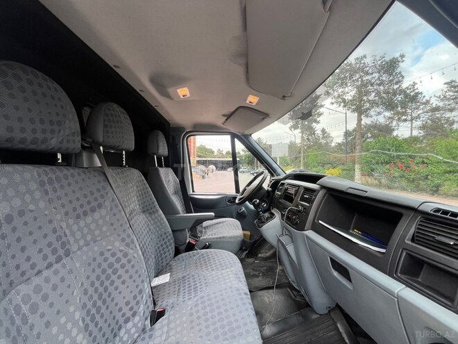 Ford Transit-6