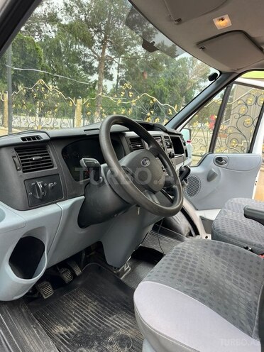Ford Transit-8