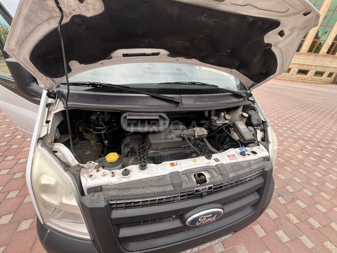 Ford Transit-11