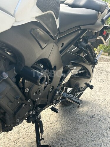 Yamaha FZ1-8