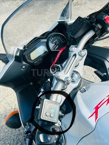 Yamaha FZ1-12